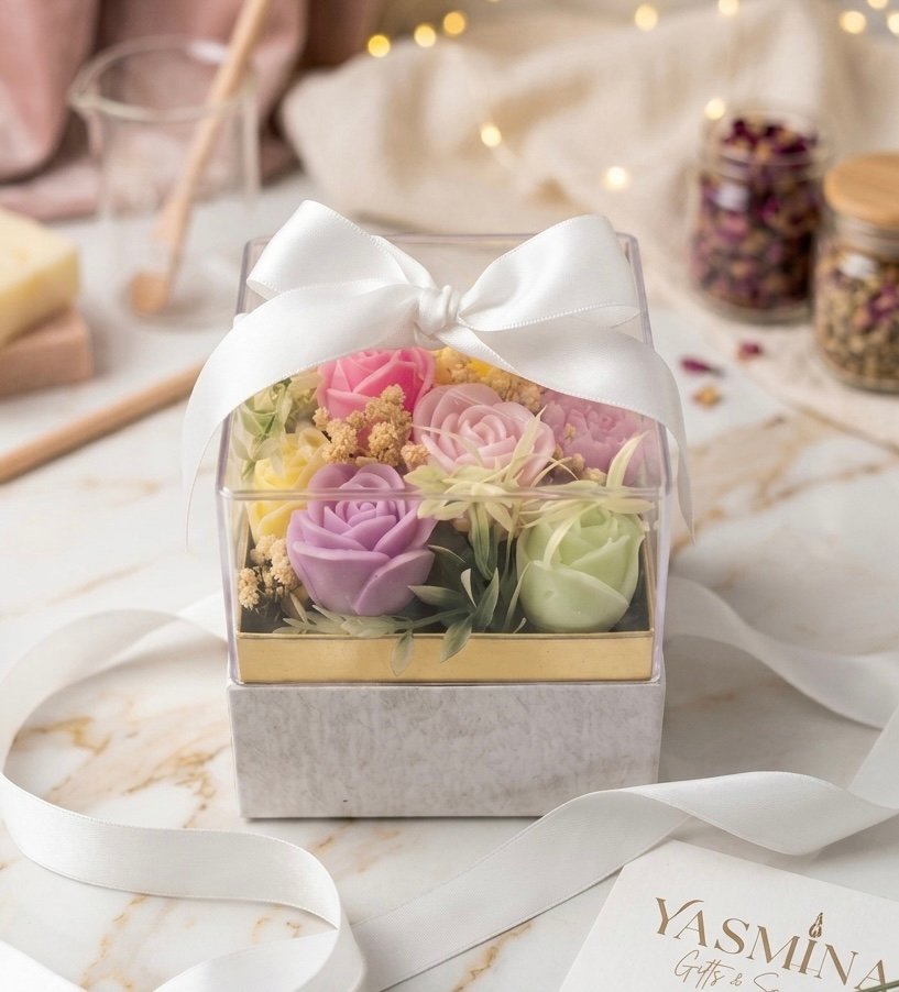 Small plexy box with flowers